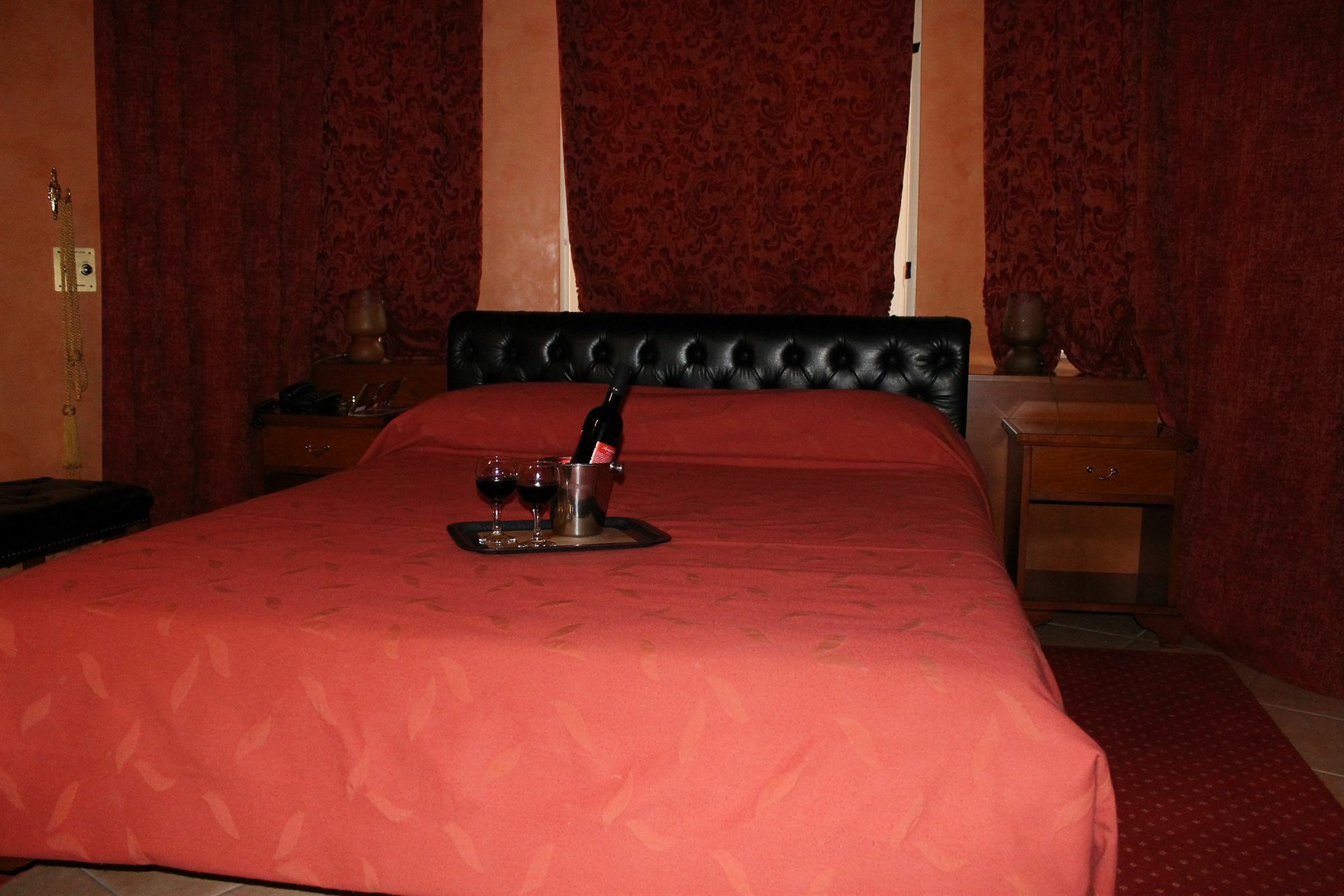 Exis Hotel 2*