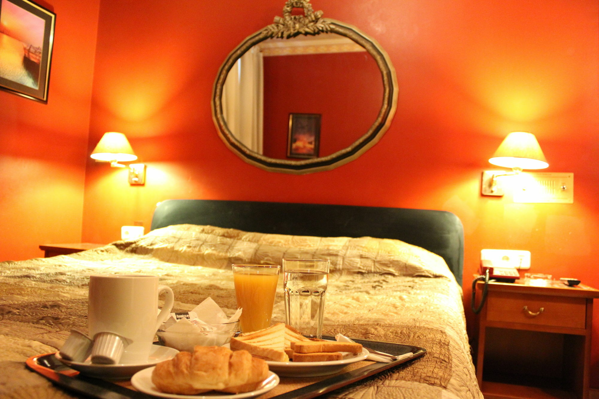 Exis Hotel 2*
