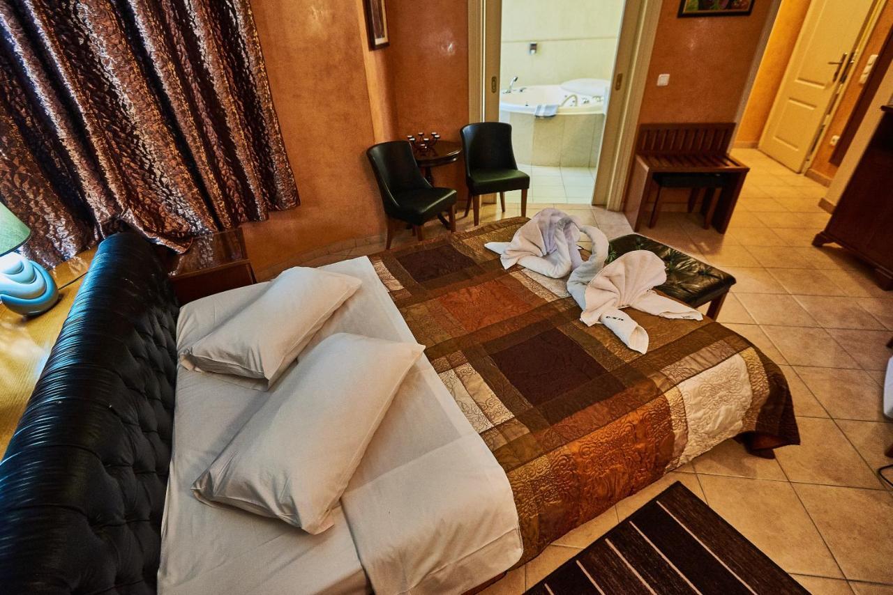 Hotel Exis 2*